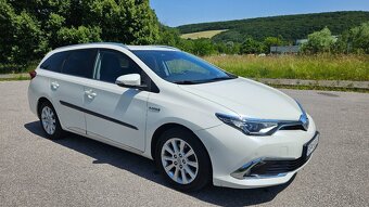 Toyota Auris Hybrid touring sport kombi - 3