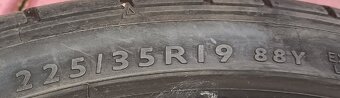2ks letné 225/35R19 - runflat - 3