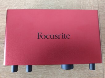 Focusrite Scarlett 2i2 4th Gen USB zvuková karta - 3