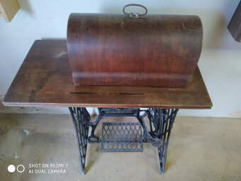 ŠIJACÍ STROJ MINERVA - 3