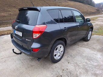 Toyota rav4 2,2 100kw - 3