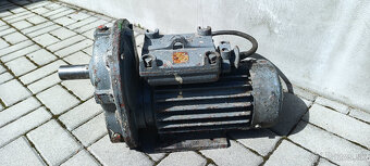 Elektromotor s prevodovkou - 3