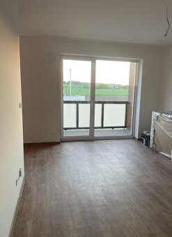 EXKLUZÍVNE - 2i byt v štandarde s kuch. linkou, POD RÁBLOM - 3