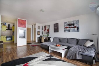 PREDAJ: veľký 3 izbový byt, staršia Novostavba, Nová Rožňavs - 3