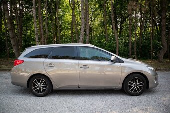 Toyota Auris Touring Sports 1.6 l Valvematic - 3