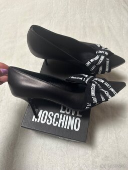Kožené lodičky s mašľou zn. Love Moschino originál - 3