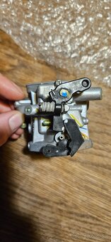 Predám karburátor na lodný motor Mercury 6HP 3303-8M0053668 - 3