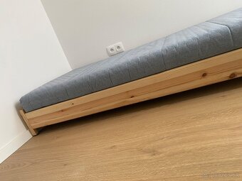 Nizka postel IKEA UTÅKER - 3