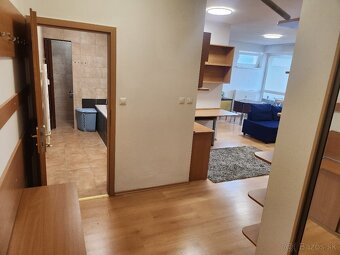 Veľký 2 izbový byt na začiatku Vrakune smer od Astronomickej - 3