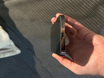 iPhone 13pro (Black Graphite) - 3