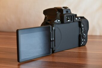 Nikon D5600 s obj 18-55 v stave nového kusu - 3