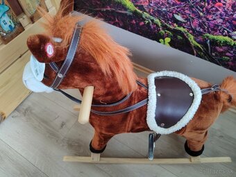 Hojdací kôň interaktívny - 3