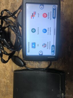Predam navigaciu Tomtom - 3