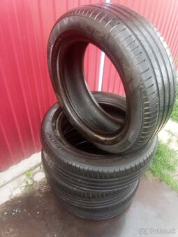 Predám 4ks letné pneu.235/55R18 Pirelli dezen 5,4mm - 3