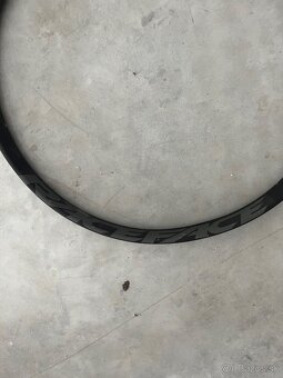 Predám MTB ráfik Race Face AR 30 Offset 27,5” – 32 dier - 3