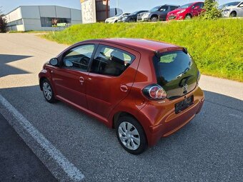 Toyota aygo 1.0 vvti rok 2009 oranžová metalíza 5 dverova - 3