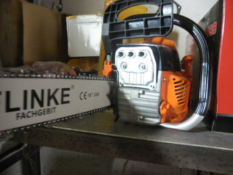 BENZíNOVá MOTOROVá PíLA - 3