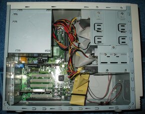 PC Athlon Slot A 700MHz, 128MB RAM, 20GB HDD, Rage 128 Pro - 3