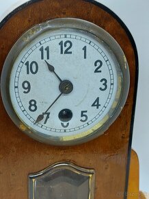 Predám funkčné starožitné komodové hodiny JUNGHANS fazetovan - 3