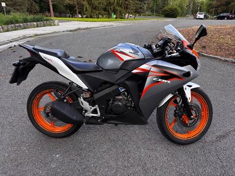Honda cbr125 - 3