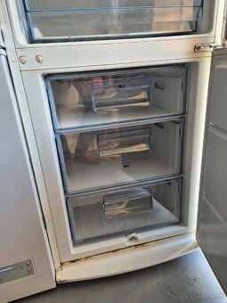 Na predaj: Chladnička s mrazničkou AEG – 100 €
- 3