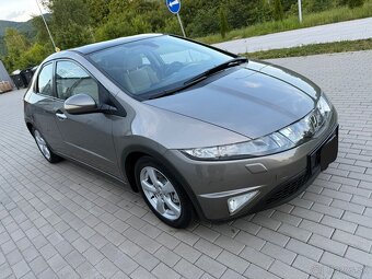Honda Civic 1.8 Benzín Automat - 3