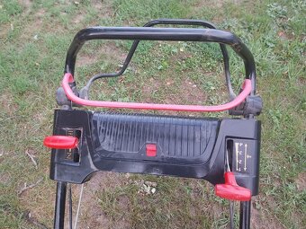 Predám kosačku Hecht 2.4kW - 3