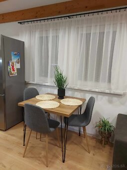 Predám kuchynskú linku so stolom,stoličkami a chladničkou - 3