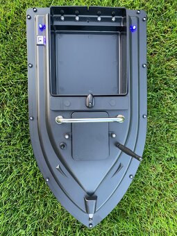 Zavážacia zakrmovacia loďka s GPS - 3
