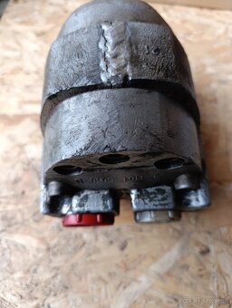 Predám hydraulicke čerpadlo v3s - 3