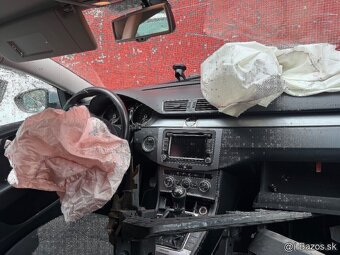 Rozpredam VW Passat B7 Combi 2.0 TDI CFF 4motion - 3