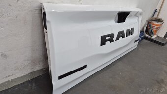 Predam zadnu kapotu dodge ram bighorn - 3