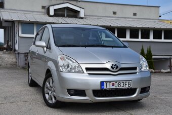 Toyota Corolla Verso 2.0 D-4D Base - 3