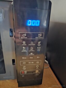 Predám mikrovlnnú rúru Sharp YC-MS252AE-B - 3