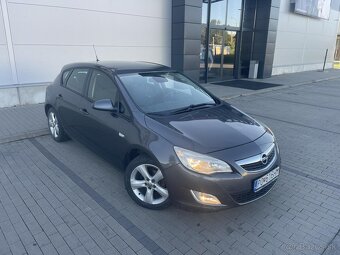 Opel Astra J 1,6 benzín - 3