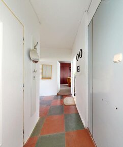 Priestranný 2 izbový byt v Ružinove - 3