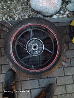 Predám zadné koleso Honda 900rr sc33 - 3