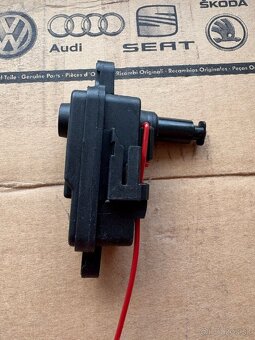 Zamok nadrze (Motorček) nádrže Audi/Volkswagen - 3