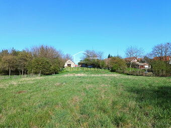 Rozľahlý stavebný pozemok pri hlavnej ceste, Iža - 3