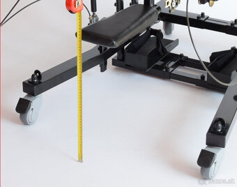 Vertikalizačné zariadenie s funkciou cvičenia na drepy - 3