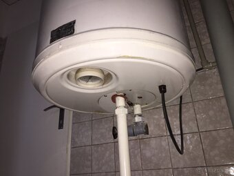 Bojlery, pisoáre, umývadlá, WC kabínky. - 3