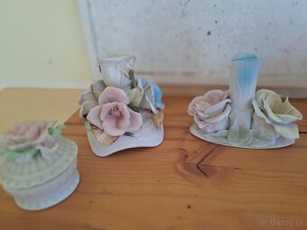 Porcelánové svietniky, dózička. - 3