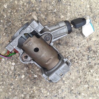 Predám spínaciu skrinku na BMW e36 - 3