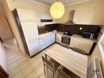 KOMPLETNE REKONŠTRUOVANÝ 3 IZB. BYT S LOGGIOU, 68M2, HOLLÉHO - 3