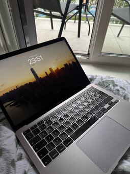 MacBook Air 13” Retina (2020) 8 GB RAM - 3
