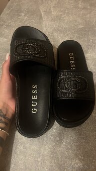 Dobry den predavam cisto nove luxusne Slapky Guess - 3