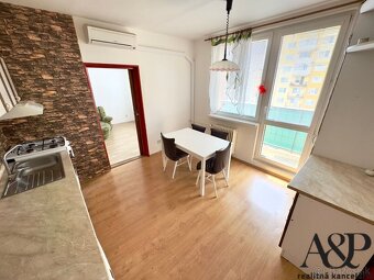 NA PREDAJ VEĽKÝ 3 IZB. BYT S BALKÓNOM, 76M2, UL., UL. L.NOVO - 3