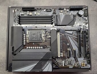 Gigabyte Z690 UD AX - 3