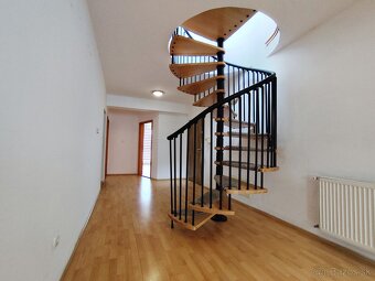 Unikátny 4-izbový byt v centre Čadce - 3