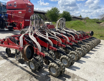 Sejací stroj s technológiou Strip-till SUMO DTS 6 - 3